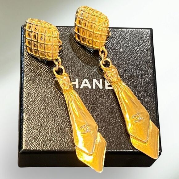 Chanel Vintage Gold Plated Dangle Earrings - Picture 3 of 6